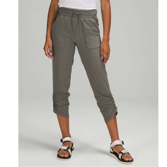 Lululemon Beyond the Studio Crop - Picture 4 of 12